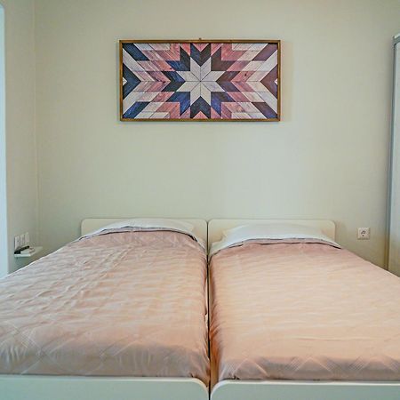 Smyrnis Apartments Ermoupoli Bilik gambar