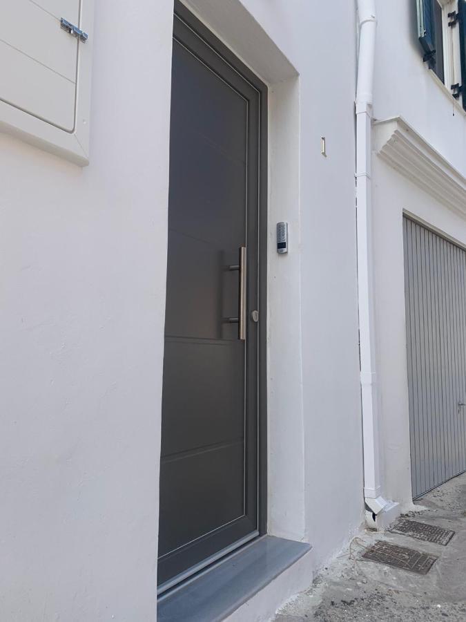 Smyrnis Apartments Ermoupoli Luaran gambar